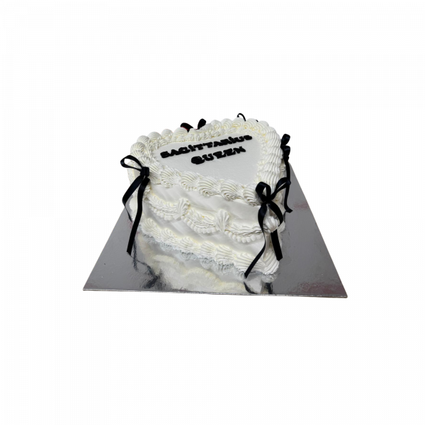 Vintage Herz Torte mit schwarzen Schleifen