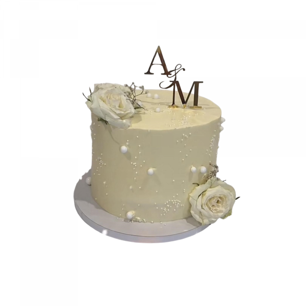 Verlobungstorte Creme mit Rosen und Initialen