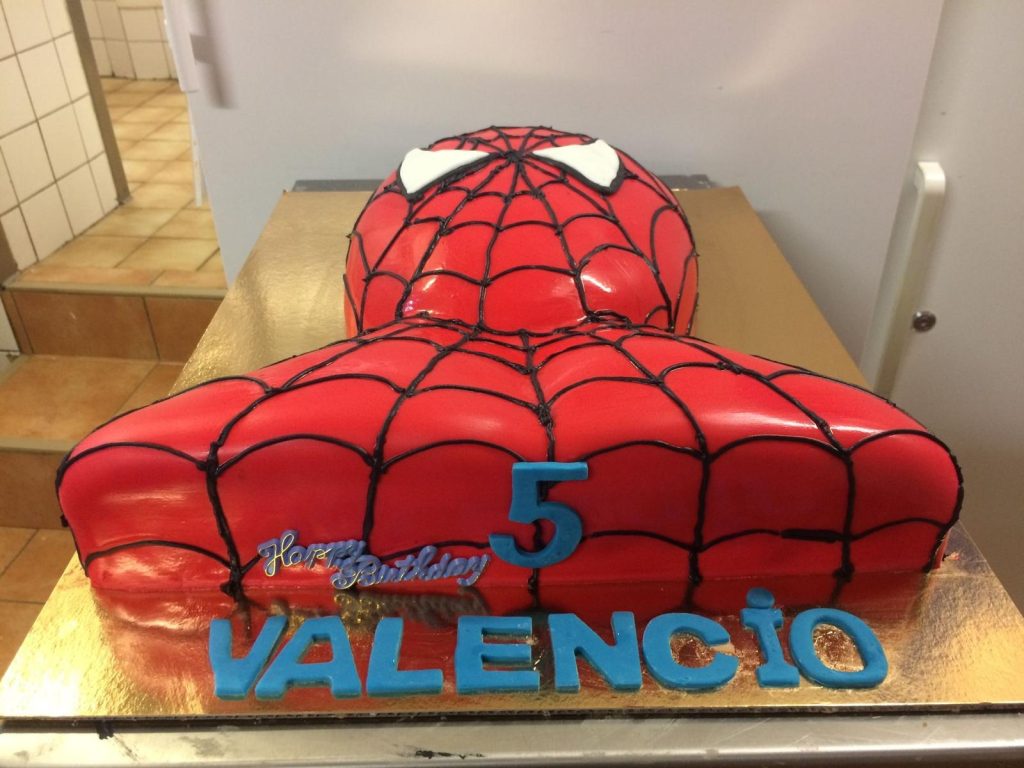 3D-Superhelden-Torte nach Wunsch